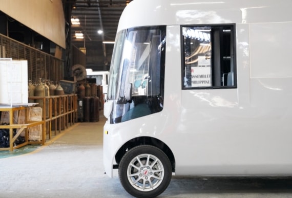 4-wheel electric minibus 
