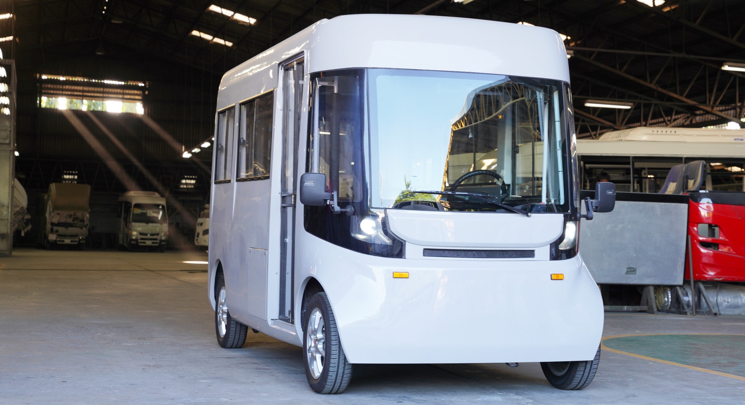 4-wheel electric minibus 